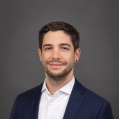 Stuttgart, Baden-Württemberg, 26.11.2025:<br/>Porträt für die IG Metall Esslingen.<br/><br/>Im Bild: Kevin Thiel<br/><br/>Notiz: No model release. Kein Einverständnis für Werbung, keine Weitergabe an Dritte.